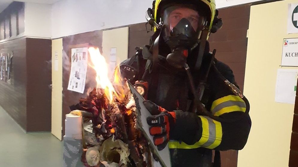 V brněnské škole hořela krabice s chemikáliemi